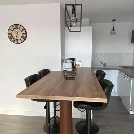 The Cozy Center 아파트 프롱티냥